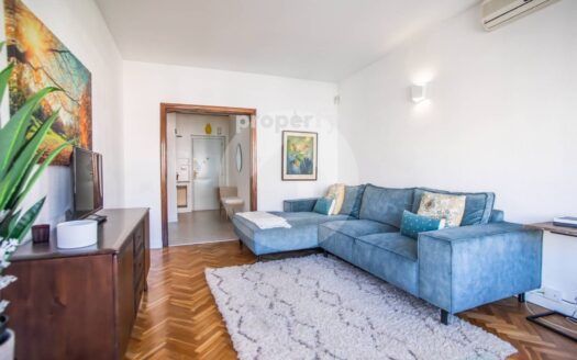 Piso 4 hab, 2 baños, balcón, pk , Pl Navas El Poble-sec Barcelona