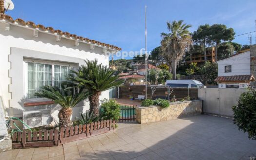 Chalet independiente con piscina en Cabrils