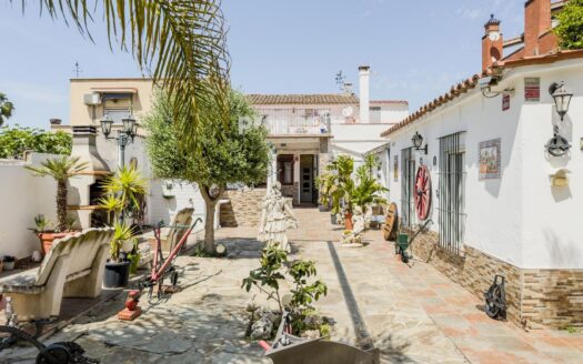 Casa con garaje, jardín y barbacoa en Sant Joan Despí